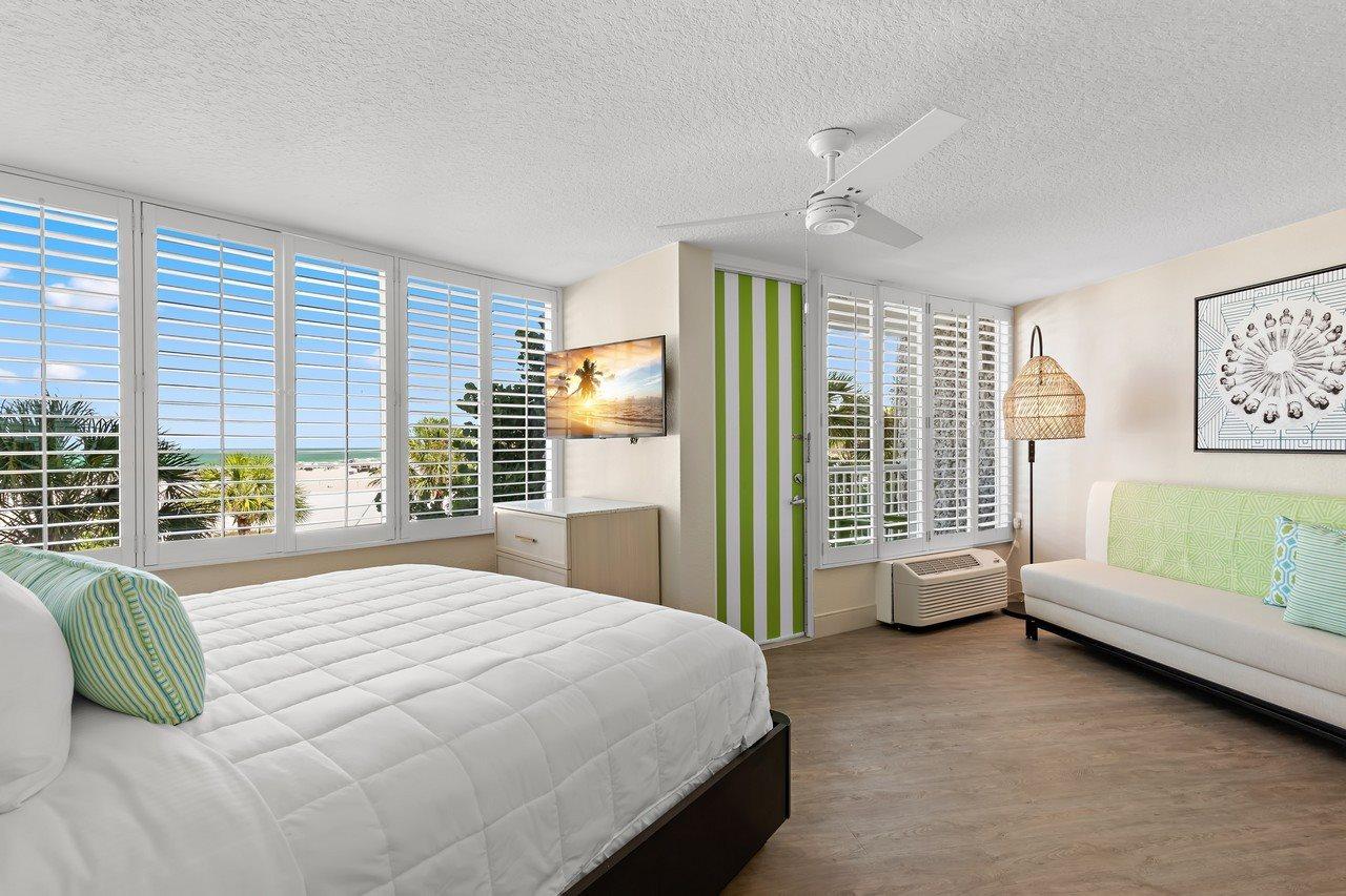Bellwether Beach Resort St. Pete Beach Esterno foto