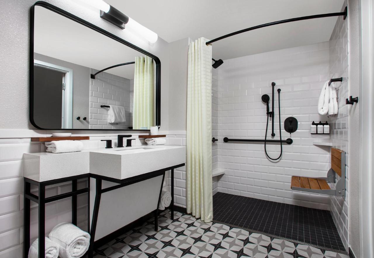 Bellwether Beach Resort St. Pete Beach Esterno foto