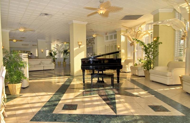 Bellwether Beach Resort St. Pete Beach Esterno foto
